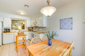 Bella Vista Townhome with Deck Near Back 40 Trail!